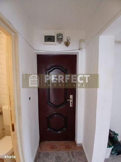 Apartament cu 3 camere semidecomandat în Vest