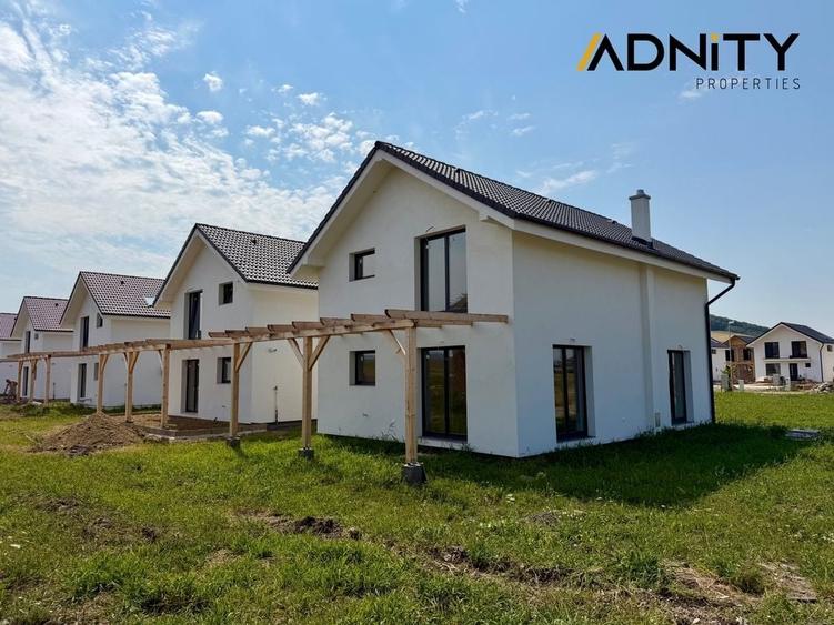 Casă cu 4 camere în Sângeorgiu de Mureș