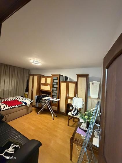Apartament cu 3 camere decomandat în Steaua