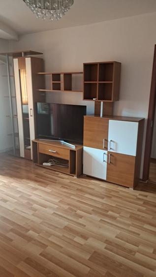 Apartament cu 2 camere semidecomandat în Craiovița Nouă
