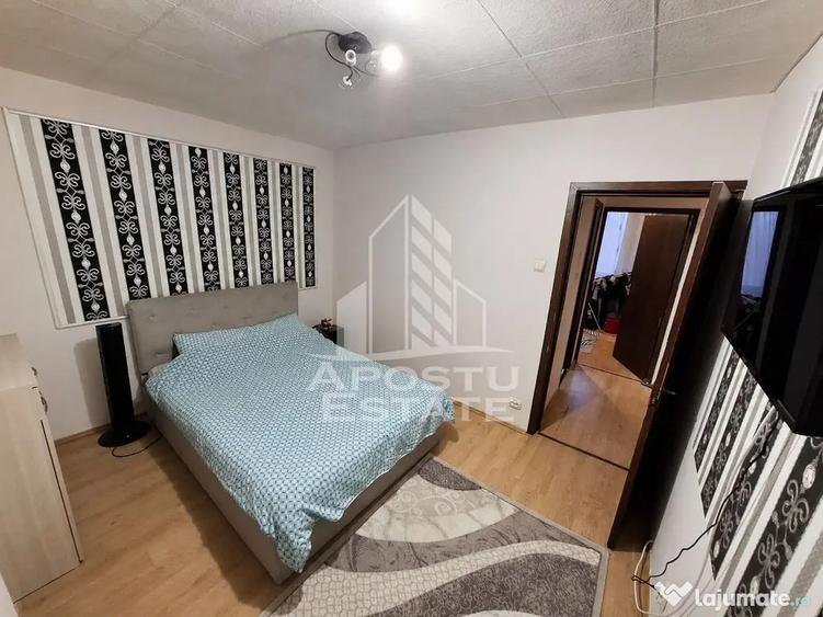 Apartament cu 4 camere decomandat în Mircea cel Bătrân
