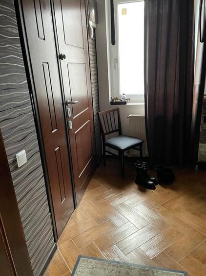 Casă individuală cu 8 camere cu Canalizare în Central