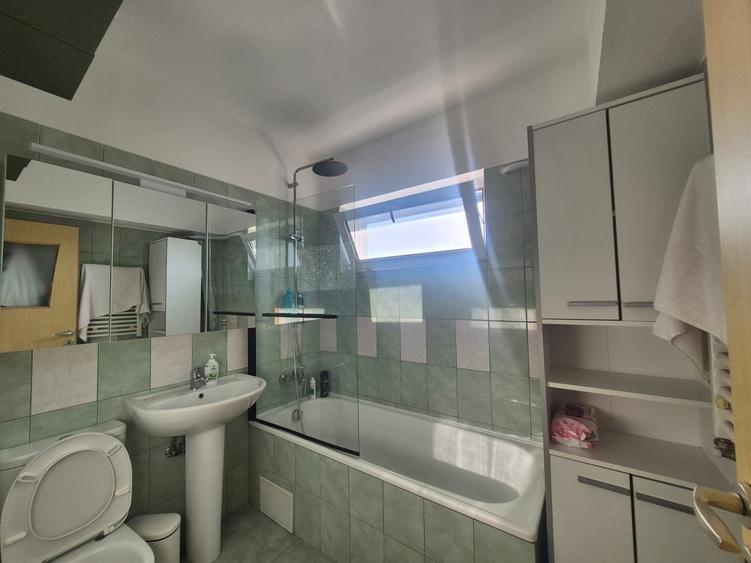 Apartament cu 3 camere decomandat în Canta