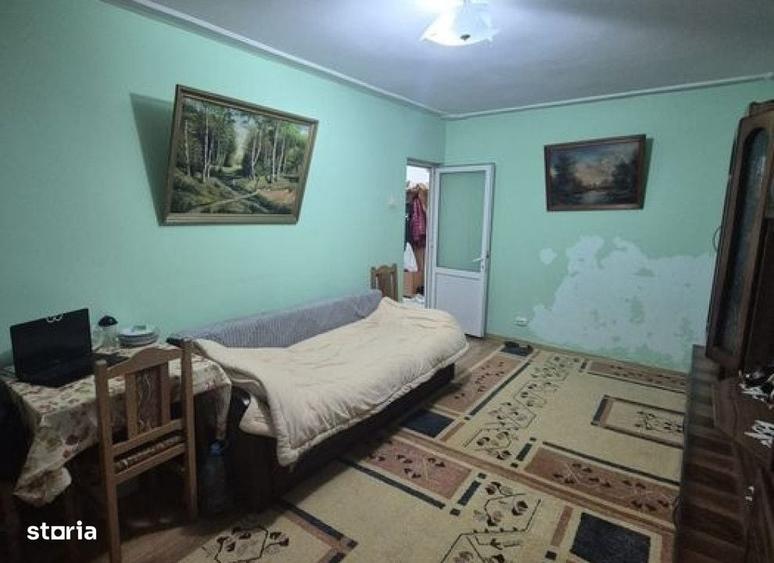 Apartament cu 3 camere decomandat în Podul de Fier