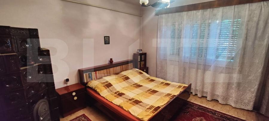 Casă individuală cu 7 camere cu Canalizare în Central