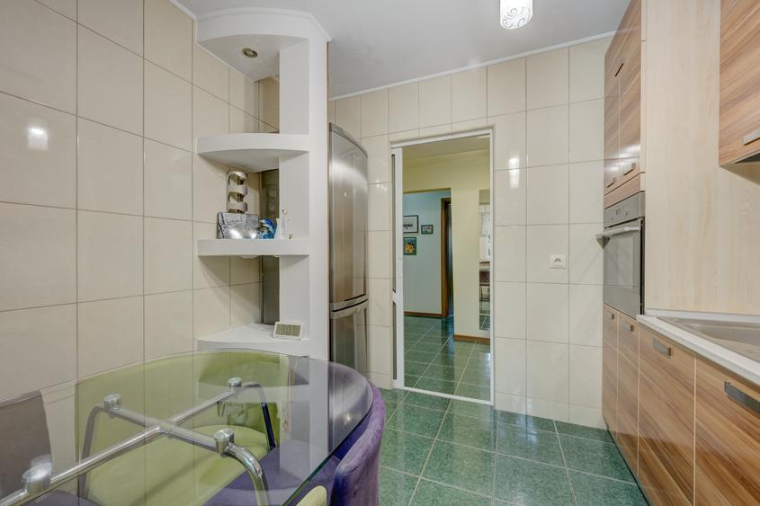 Apartament cu 3 camere decomandat în Berceni