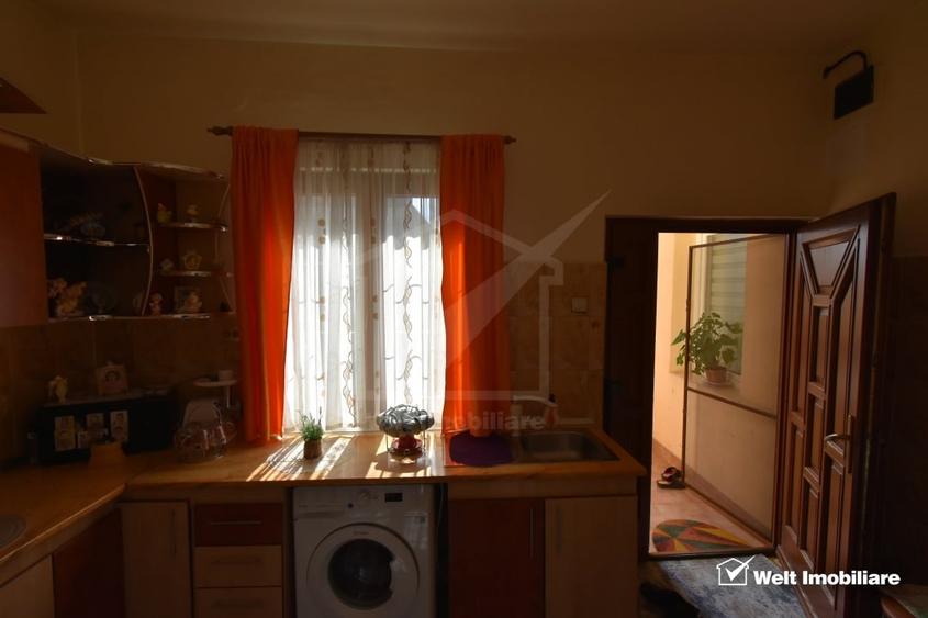 Apartament cu 3 camere semidecomandat, mobilat în Central