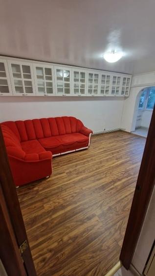 Apartament cu 3 camere decomandat, mobilat în Podul de Piatră