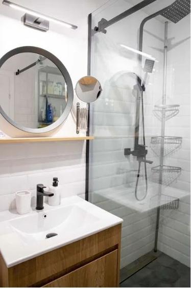 Apartament cu 2 camere decomandat, mobilat în P-ța Victoriei