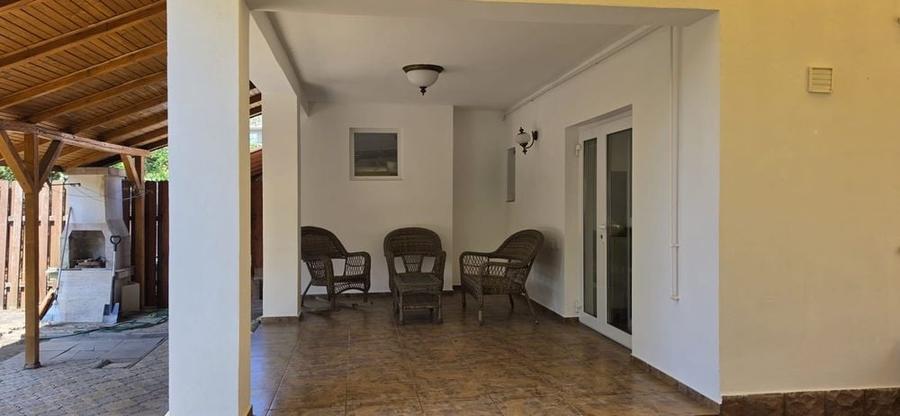 Casă cu 4 camere în Dumbrăvița
