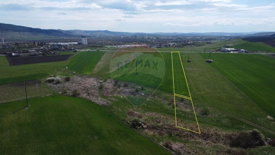 Teren Construcții extravilan de 8600 mp, în Luna de Jos