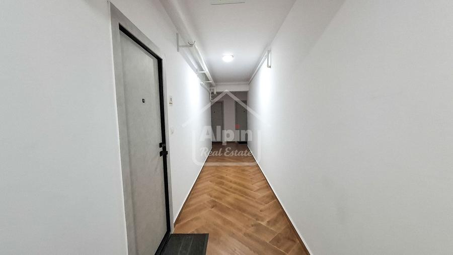 Apartament cu 3 camere decomandat în Tractorul