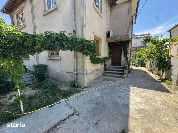 Casă cu 5 camere decomandat cu Teren 430 Mp în Siloz