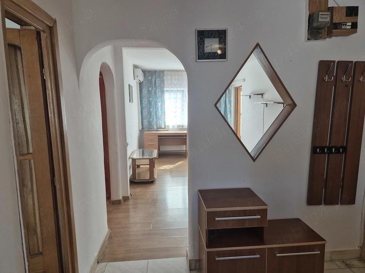 Apartament cu 4 camere decomandat în Central