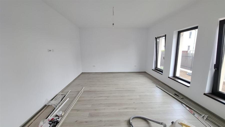 Casă individuală cu 3 camere cu Canalizare în Valea Lupului