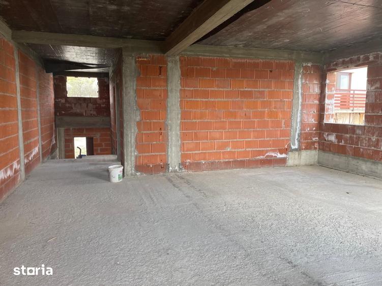 Casă cu 4 camere cu Teren 1800 Mp în Orașul Nou