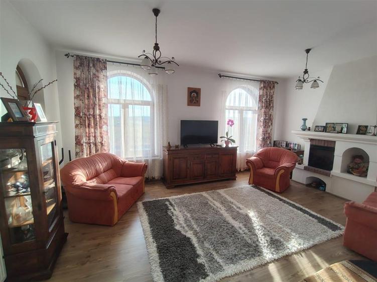 Casă individuală cu 7 camere cu Teren 800 Mp în Sfântu Ilie