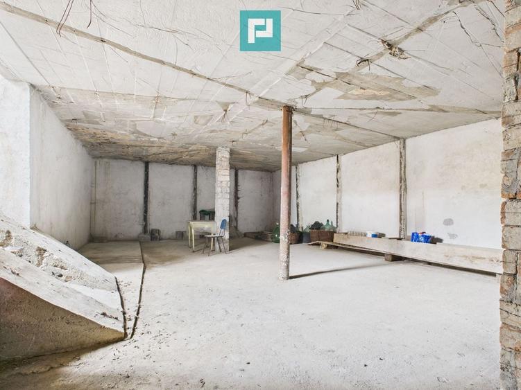 Casă individuală cu 14 camere cu Canalizare în Semlac