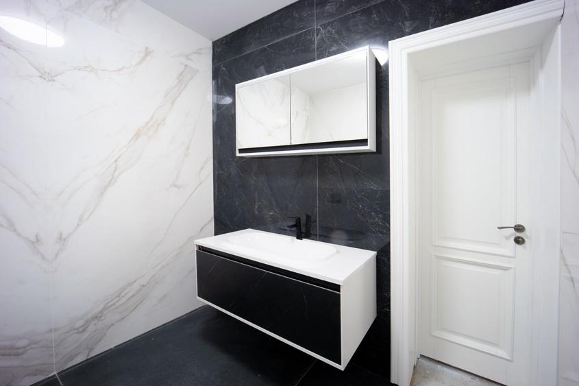 Casă individuală cu 10 camere cu Canalizare în Ultracentral