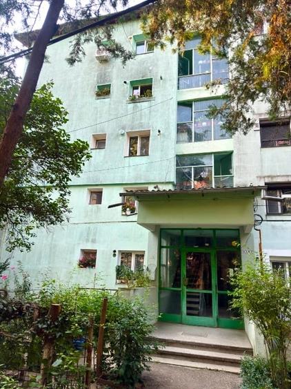 Apartament cu 2 camere decomandat, mobilat în Central
