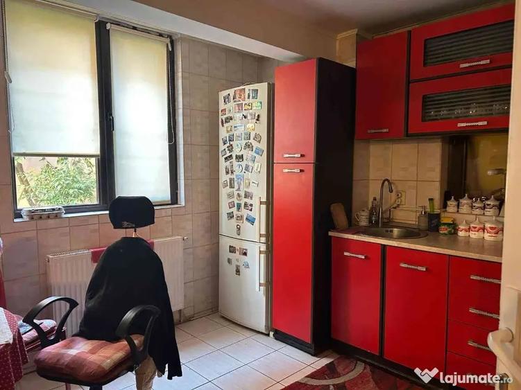 Casă cu 5 camere cu Teren 200 Mp în Central