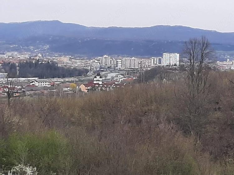Teren de 1200 mp, în Vlădesti