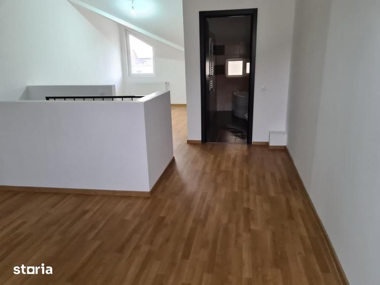 Casă cu 4 camere cu Teren 70 Mp în Glina