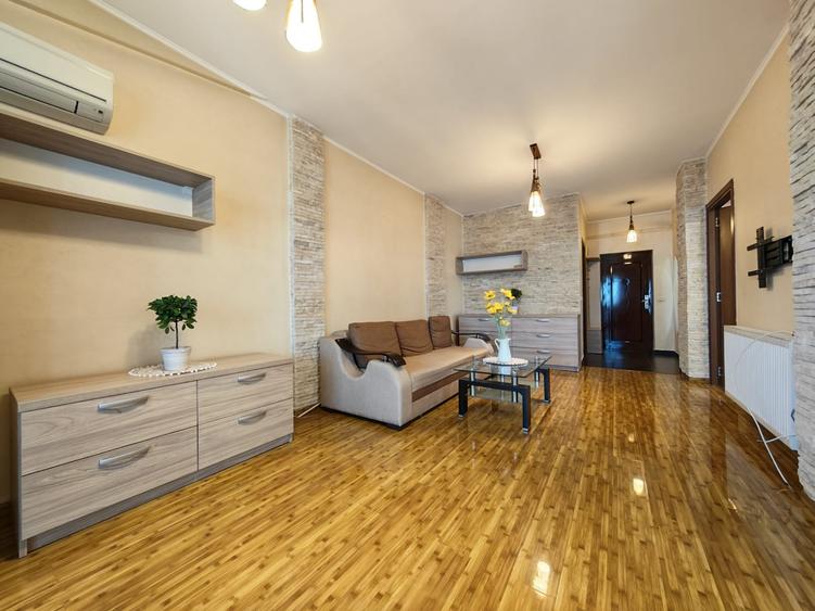 Apartament cu 3 camere semidecomandat, mobilat în Bucureștii Noi