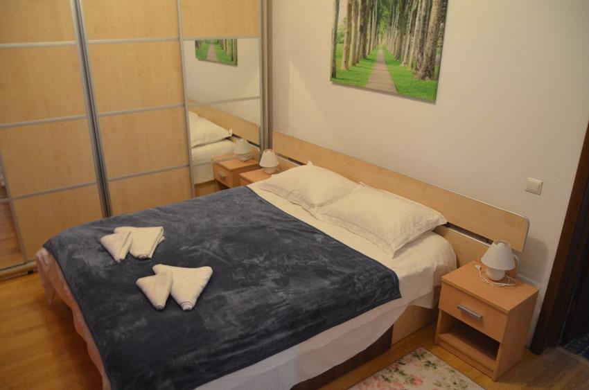 Casă cu 8 camere cu Teren 500 Mp în Central