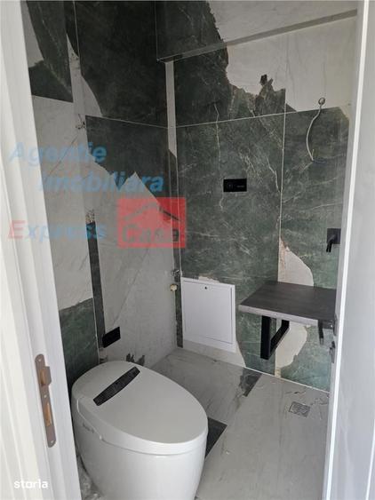 Apartament cu 4 camere decomandat în Valea Adâncă