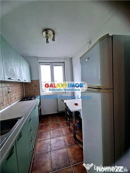 Apartament cu 3 camere semidecomandat în Drumul Taberei