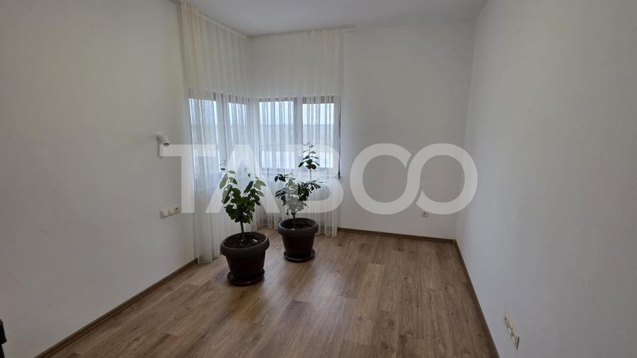 Apartament cu 3 camere decomandat, mobilat în Sebeș