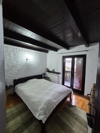 Casă cu 4 camere cu Teren 1600 Mp în Central