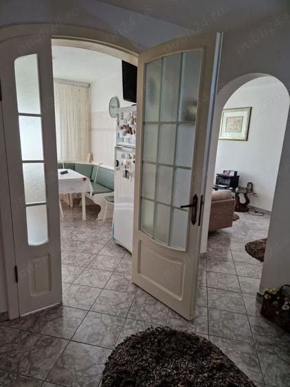 Apartament cu 4 camere decomandat în Central