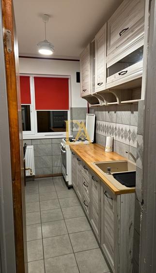 Apartament cu 3 camere semidecomandat în Veteranilor
