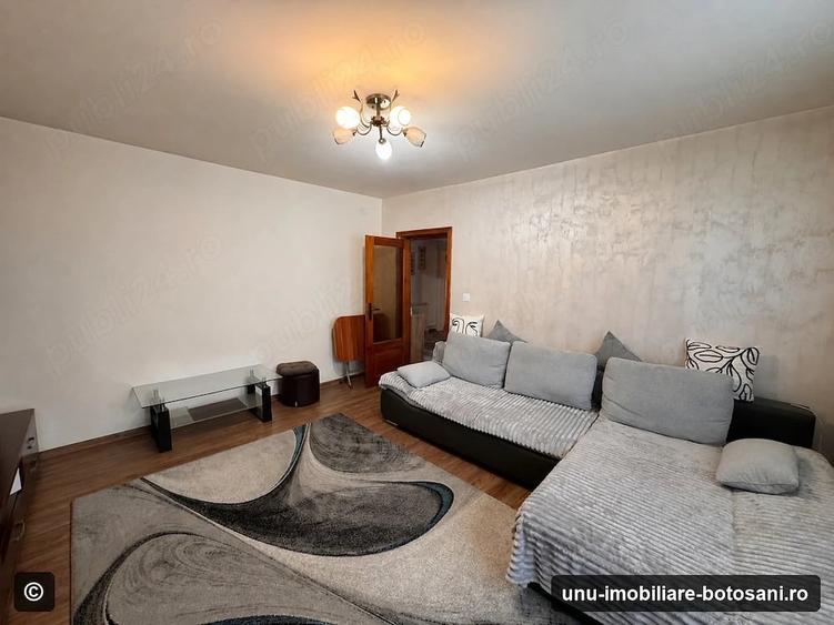 Apartament cu 4 camere decomandat în Central