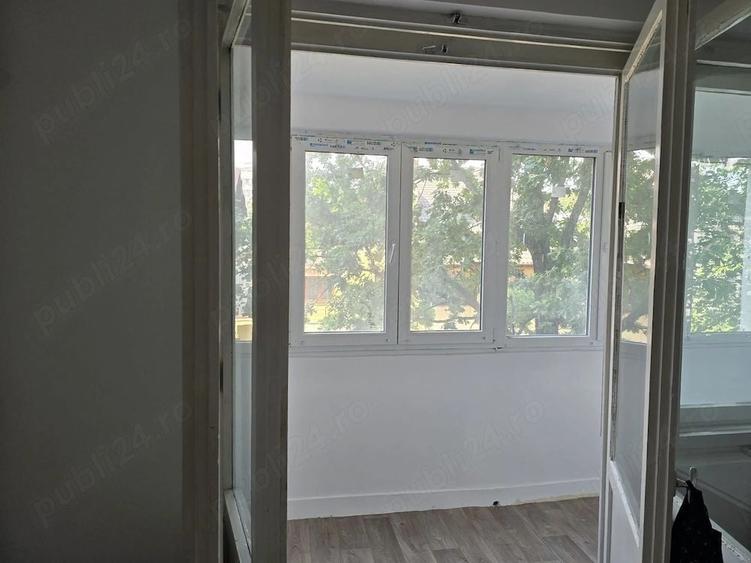 Apartament cu 3 camere semidecomandat în Gorjului
