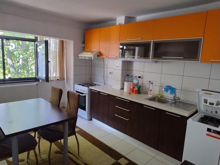 Apartament cu 2 camere decomandat în Sârbi