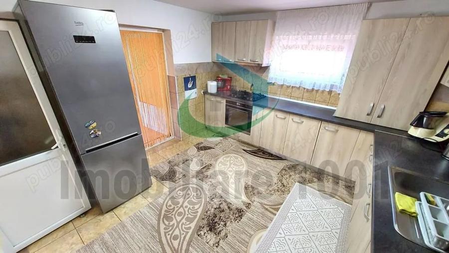 Casă cu 6 camere cu Teren 1061 Mp în Săcălășeni
