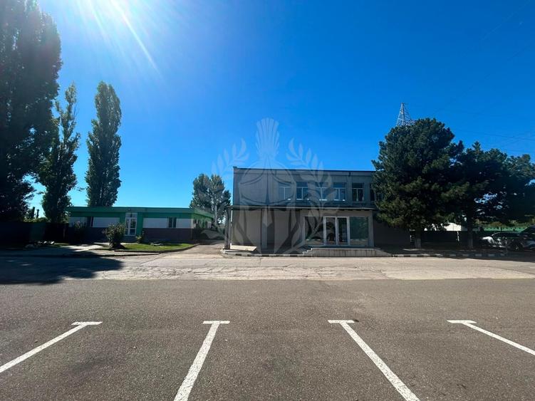 Spațiu comercial, de 900 mp, în Bucov