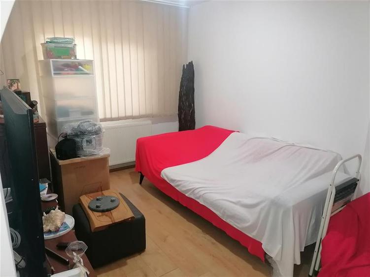 Apartament cu 4 camere decomandat în Soarelui