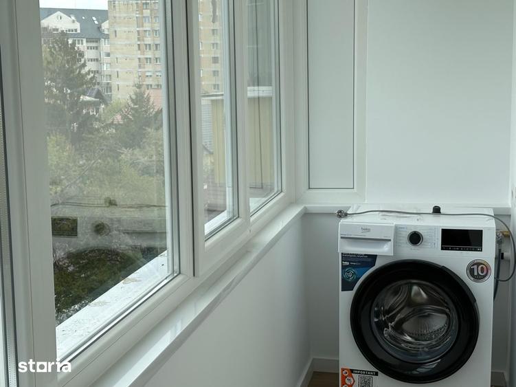 Apartament cu 4 camere semidecomandat în Central