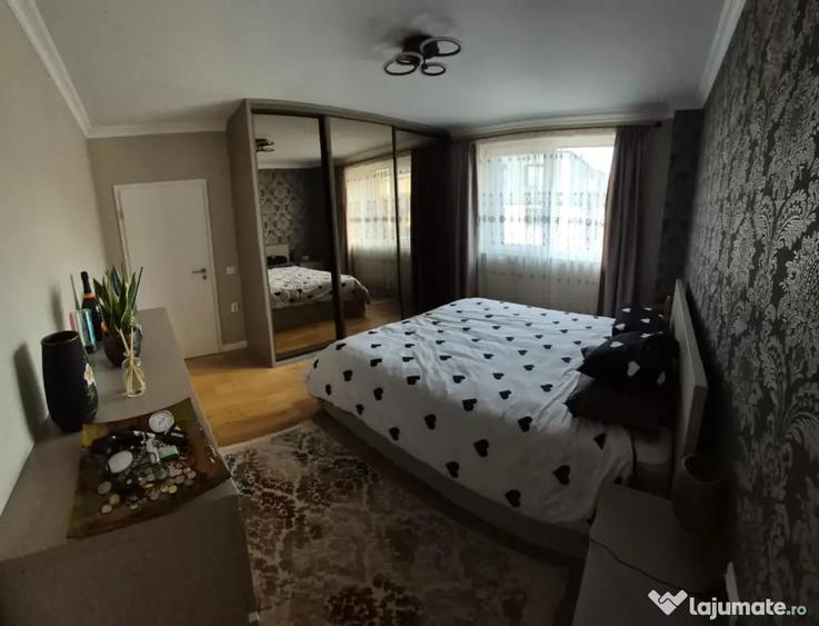 Apartament cu 3 camere decomandat în Chinteni