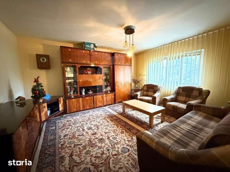 Apartament cu 3 camere decomandat în 1 Decembrie