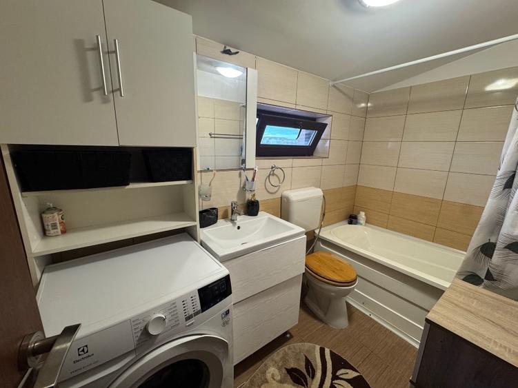 Apartament cu 3 camere decomandat, mobilat în Central