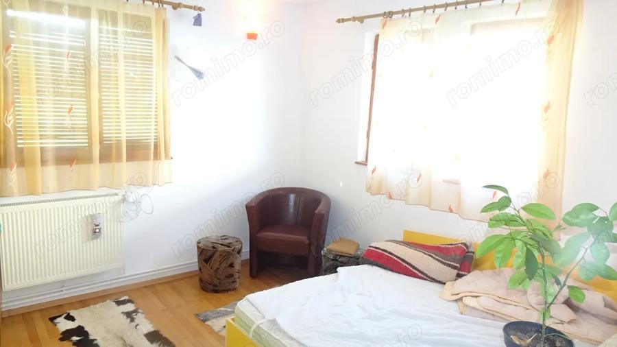 Casă cu 4 camere cu Teren 1200 Mp în Central