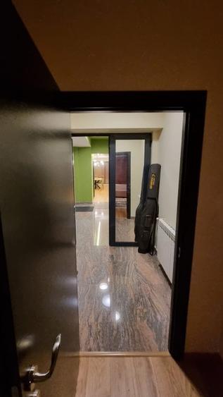 Penthouse cu 5 camere decomandat, mobilat în Central