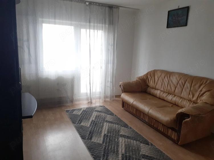Apartament cu 3 camere semidecomandat în Republicii