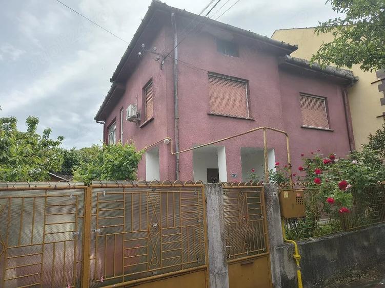 Casă cu Teren 337 Mp în Central
