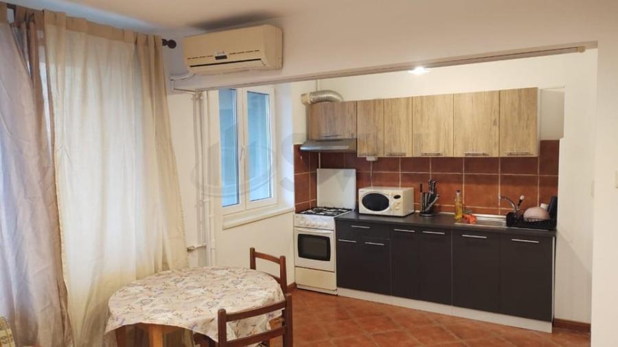 Apartament cu 3 camere semidecomandat în Timișoara